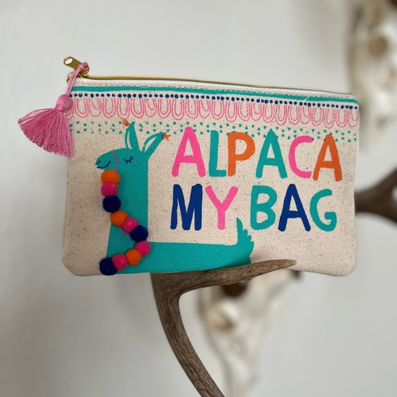 Alpaca Travel Bag - Picture 2 of 2